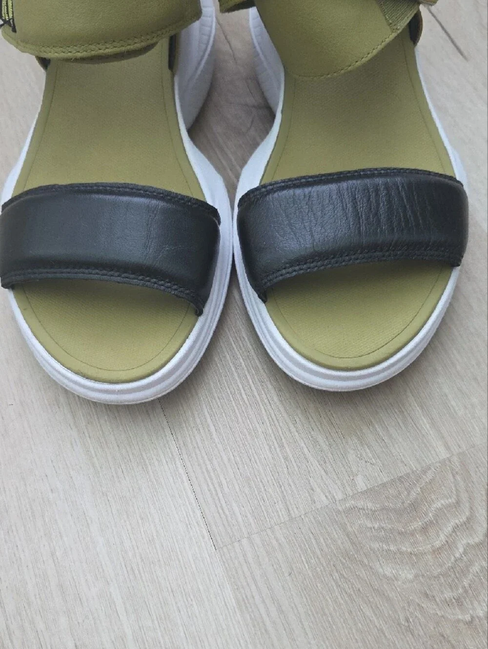 Sorel Kinetic Impact Y-Strap High Wedge Sandal Olive Green Size 9